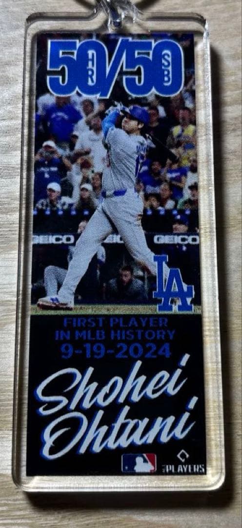 未使用品MLB ドジャース 大谷翔平選手　50/50 達成記念キーホルダー