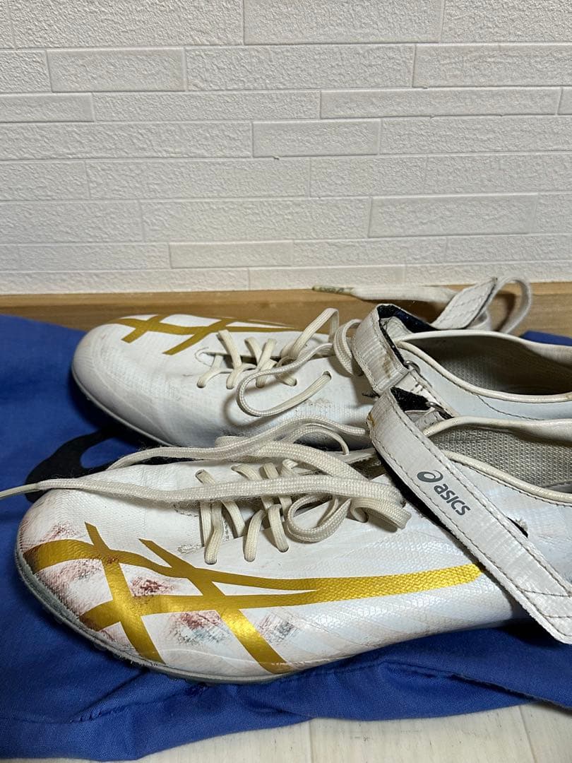 asics スパイクシューズ ホワイト/ゴールド