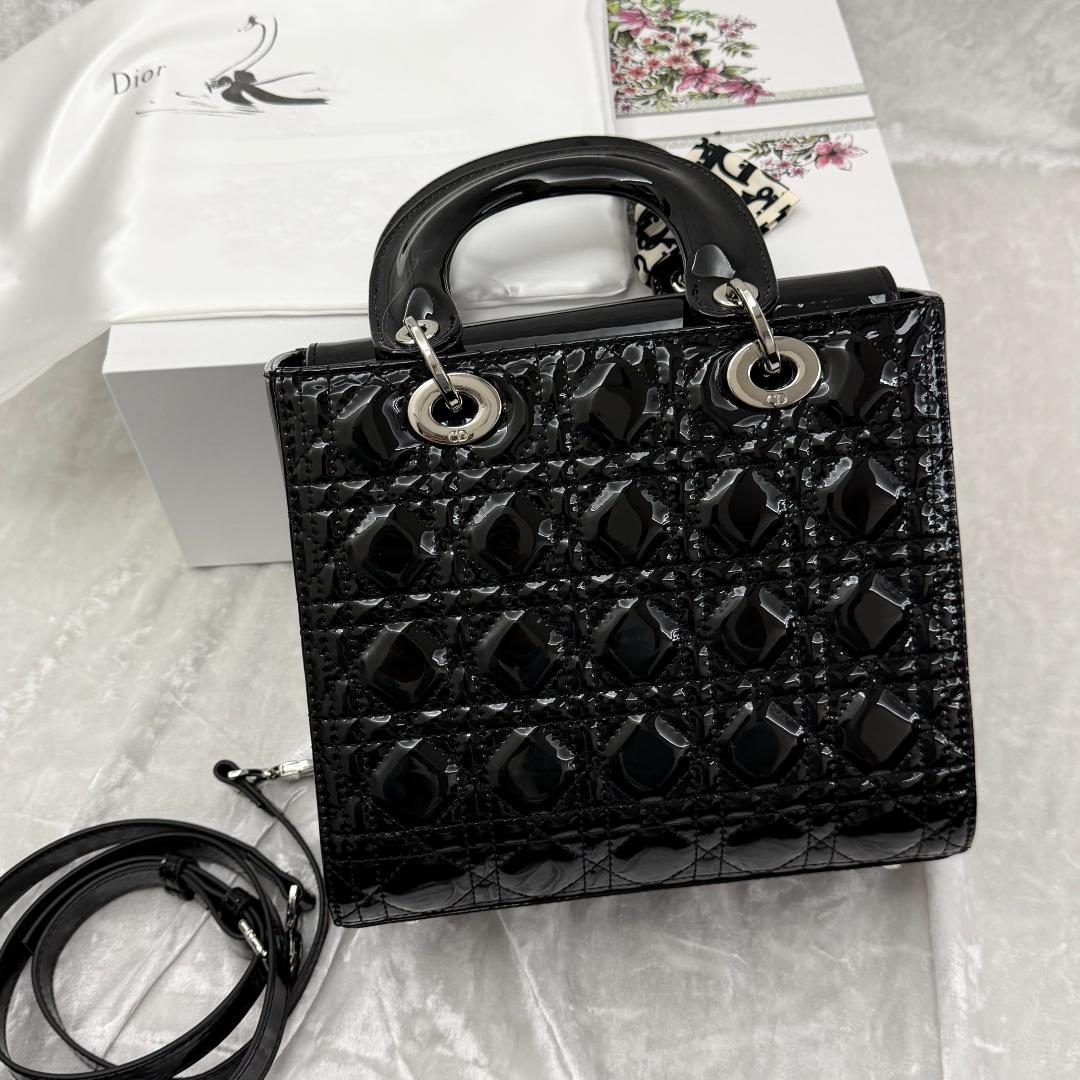 24時間以内発送 Dior ロゴチャーム ラムスキン ショルダー
