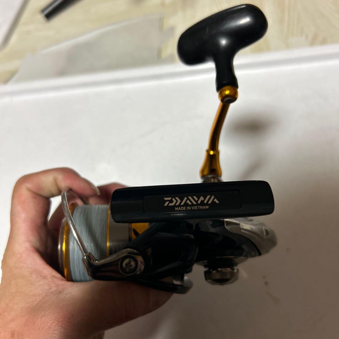 （DAIWA）のスピニングリール「15 レブロス（REVROS）」の4000