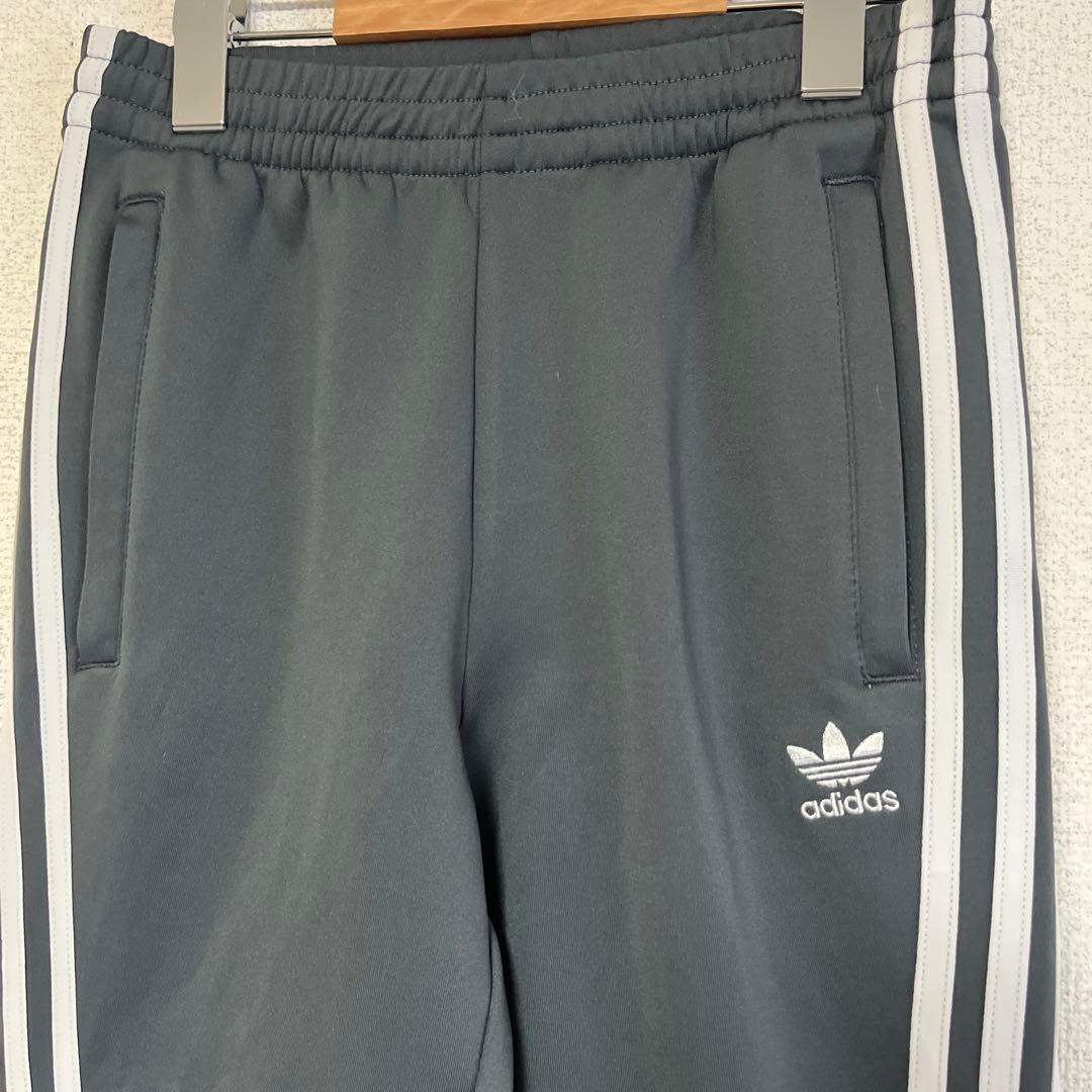 adidas Adilenium フレア トラックパンツ サイズS（グレー）