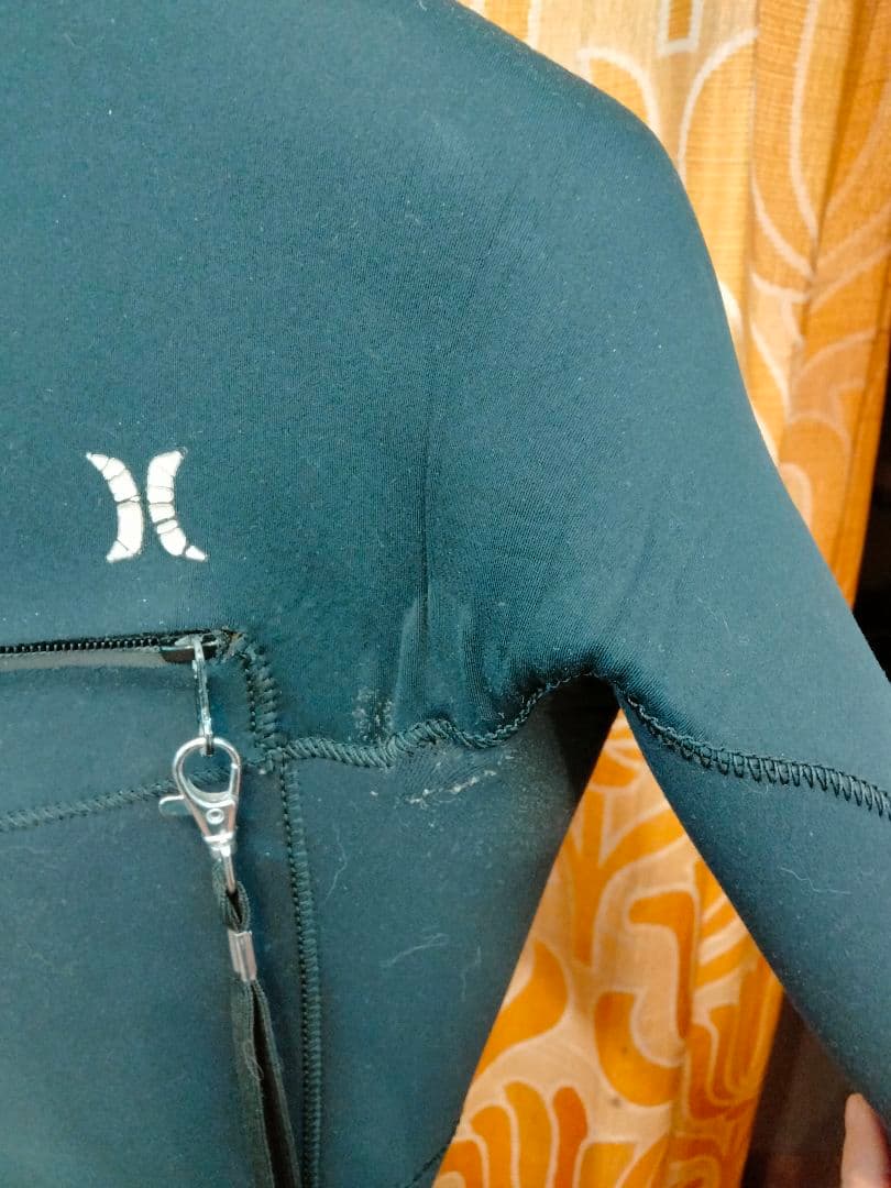 上位モデルセミドライ HURLEY 4/3mm