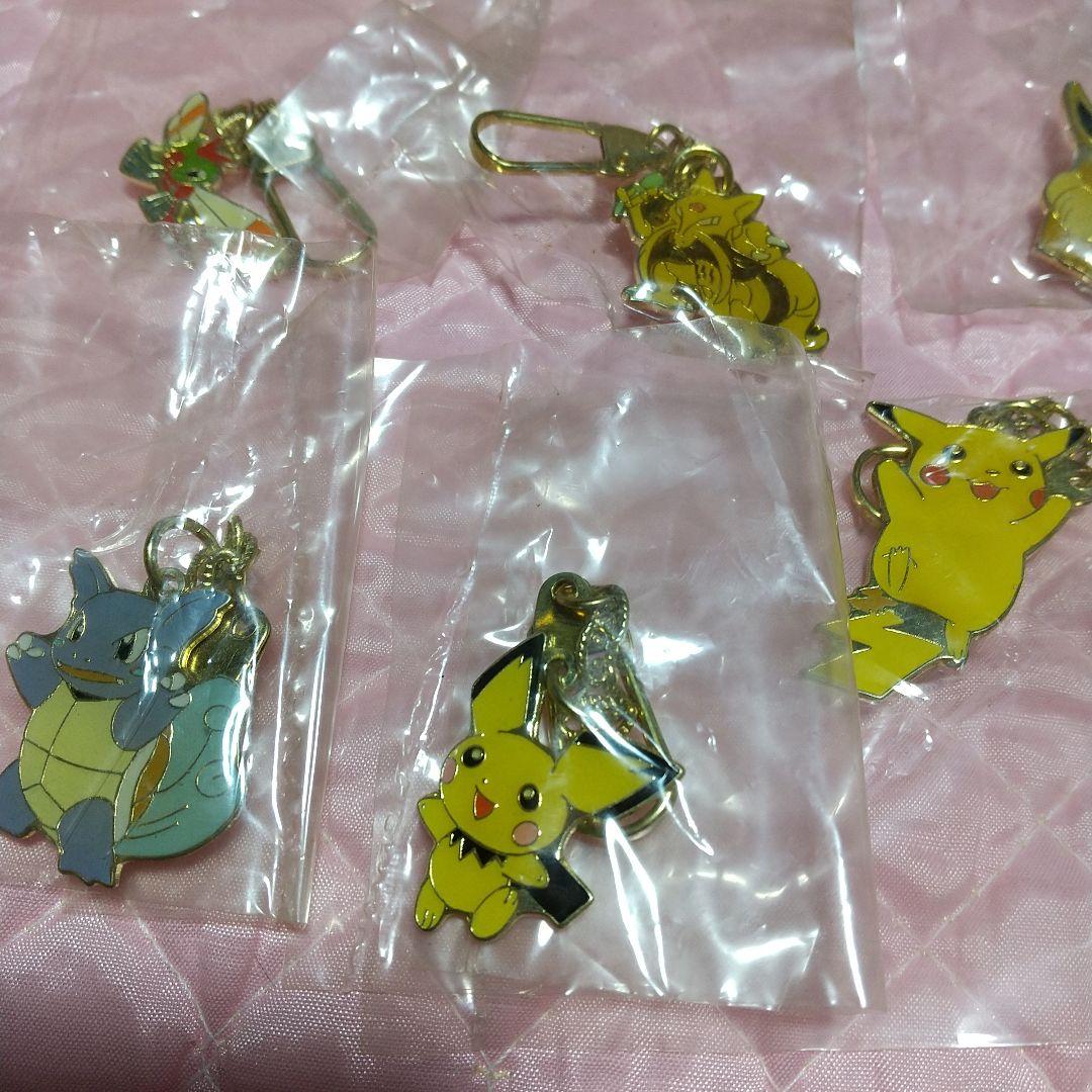 激レア！任天堂、ポケモン キラ入りメタルホルダー 16種 リザードン有り！