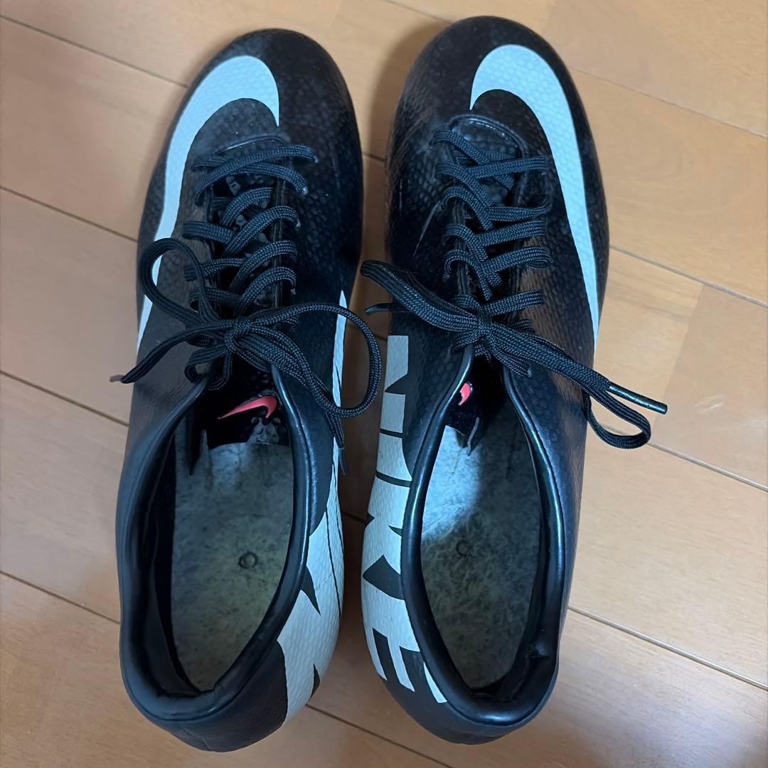 Nike マーキュリアル　スパイクブラック/ホワイト