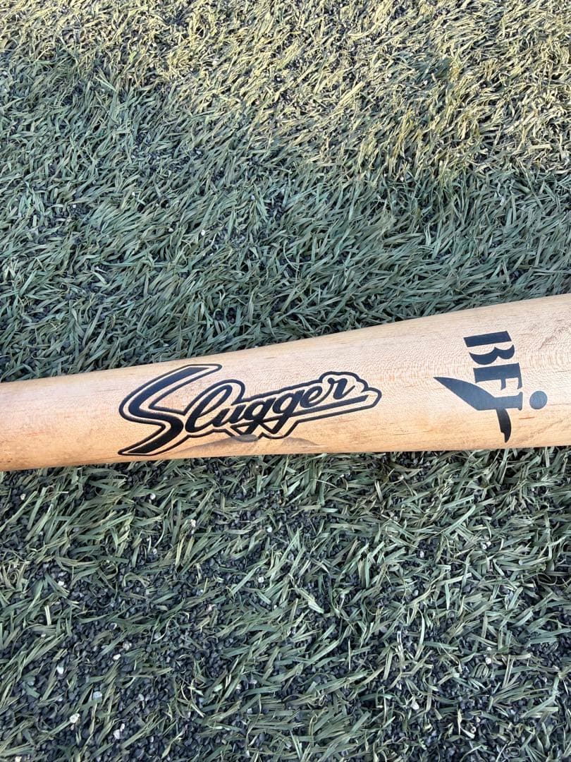 Slugger BF 硬式バット 木製　84センチ　860g