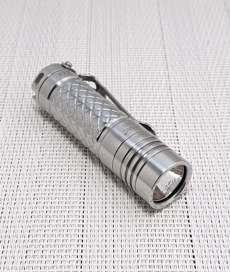 EAGTAC D3C チタン SST-20 2700K 95CRI
