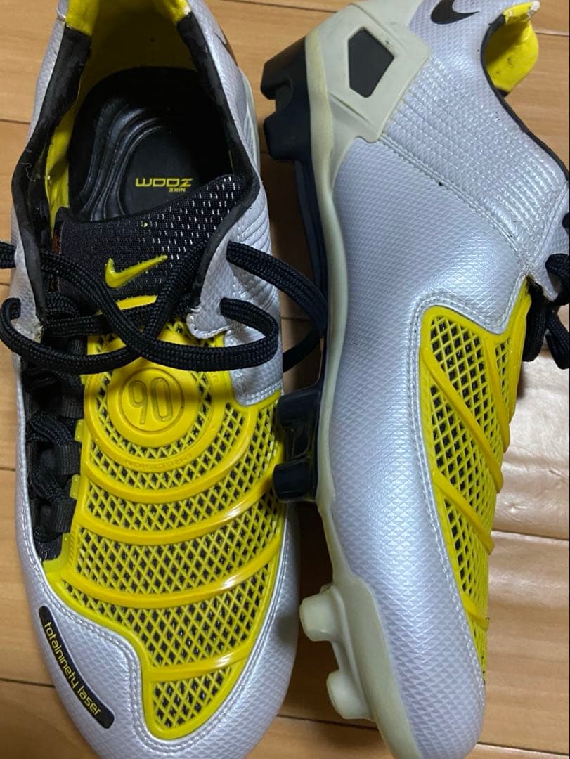 サッカースパイク　トータル90 Zoomレーザー　新品！！　早い者勝ちです。