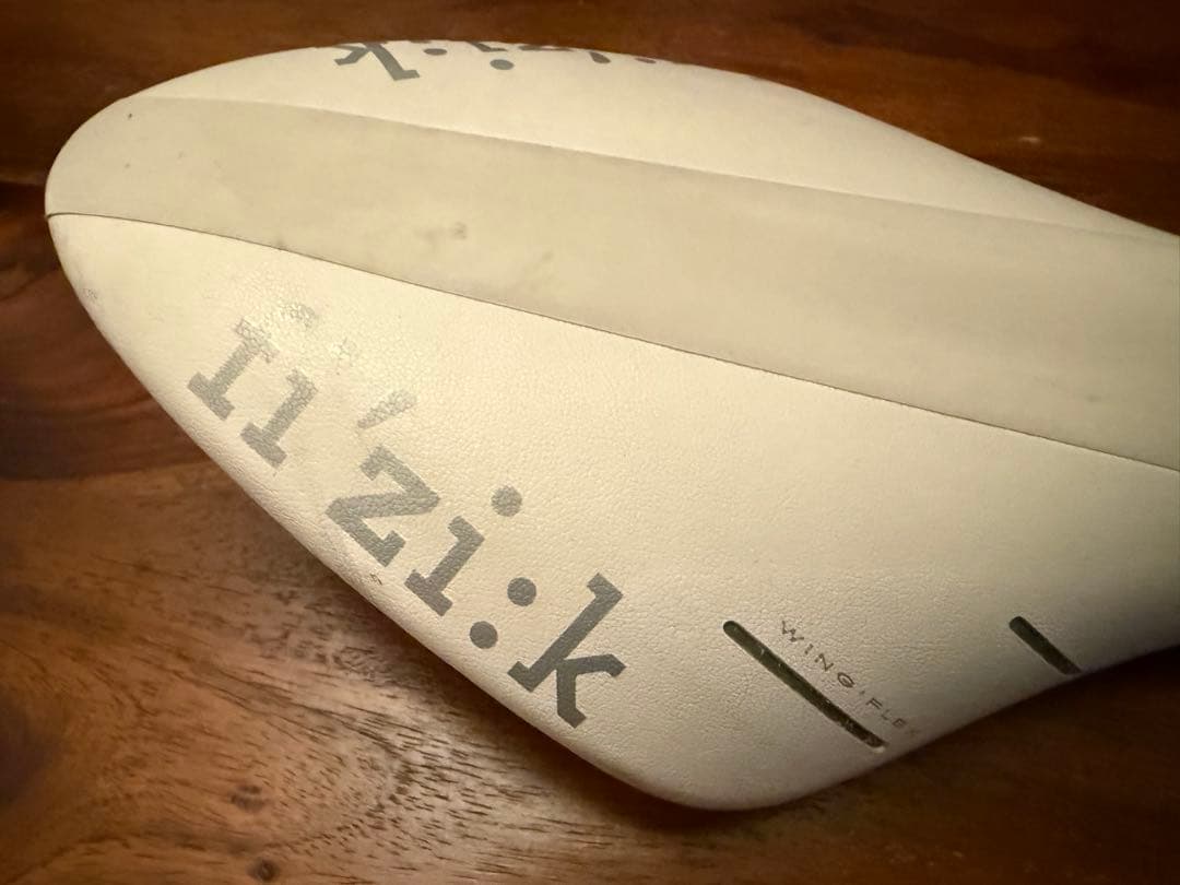 フィジーク Fizik アリオネARIONE R1 カーボンレールサドルホワイト