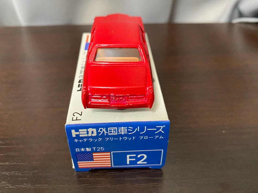 トミカ キャデラック フリートウッド ブローム 1/77