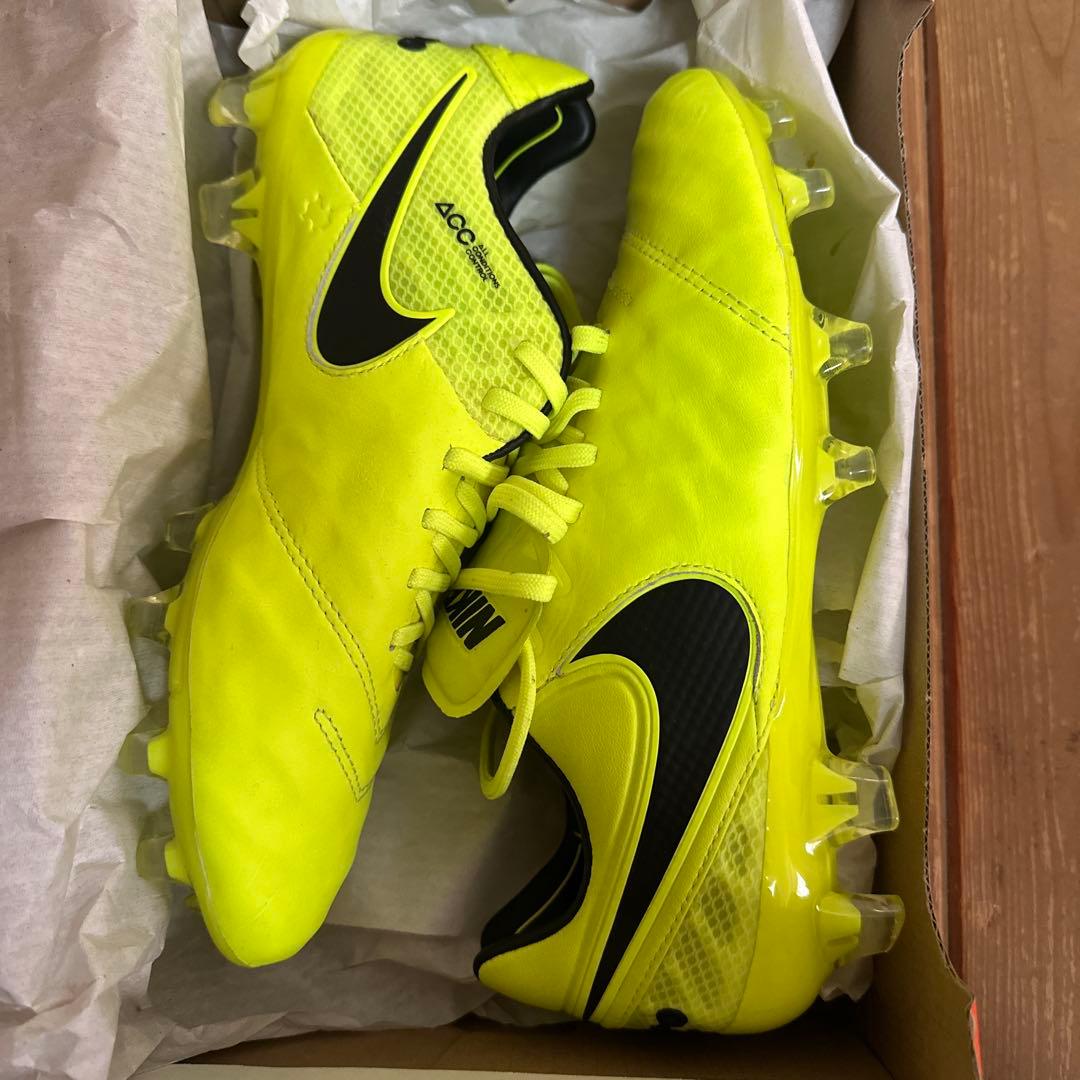 シューズ Nike TIEMPO