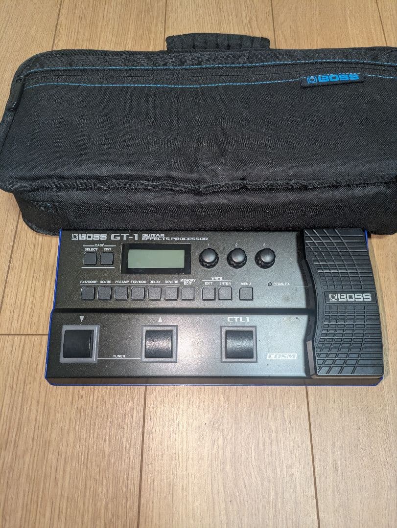 BOSS　 GT1 ギター　マルチエフェクター　専用ケース付き