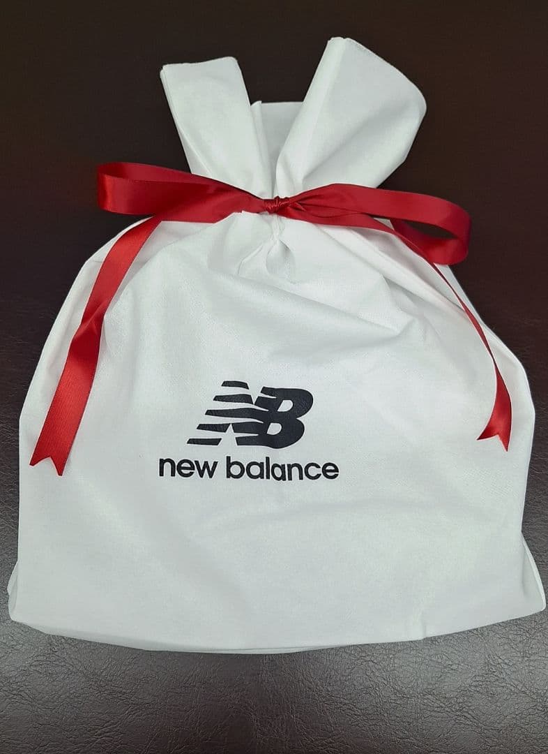 New Balance ロゴプリントセーター