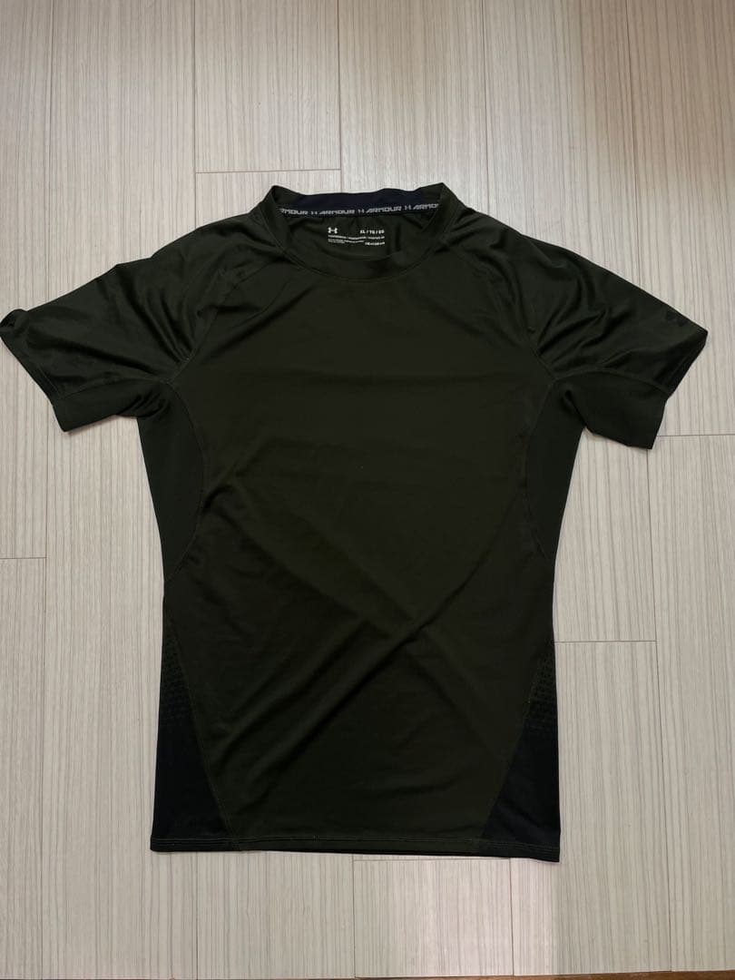 Under Armour HeatGear レッド・深緑色３枚セット